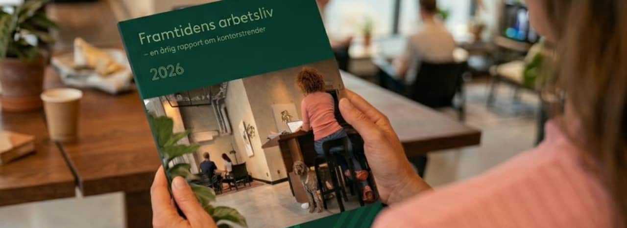 Två personer på ett kontor
