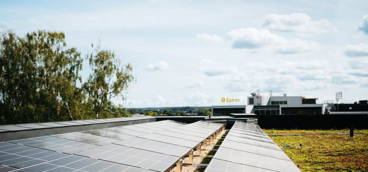 Solceller och växter på tak
