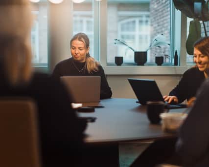 Fyra personer i ett möte