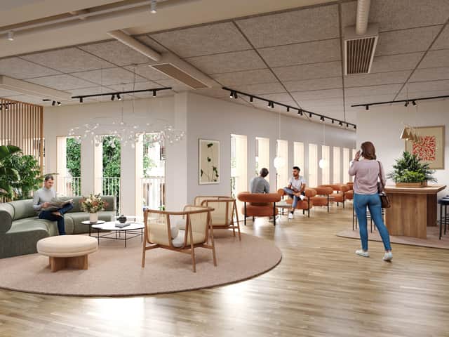 Personer sitter i en loungemiljö.