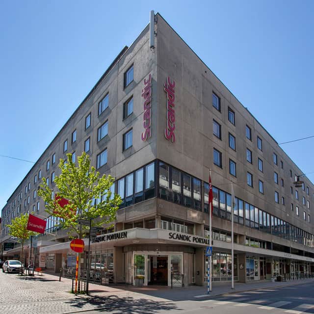 Ingången till nuvarande Scandic Portalen som ligger i hörnet Västra storgatan och Banarpsgatan
