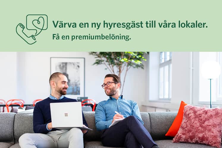 Två personer i en soffa.