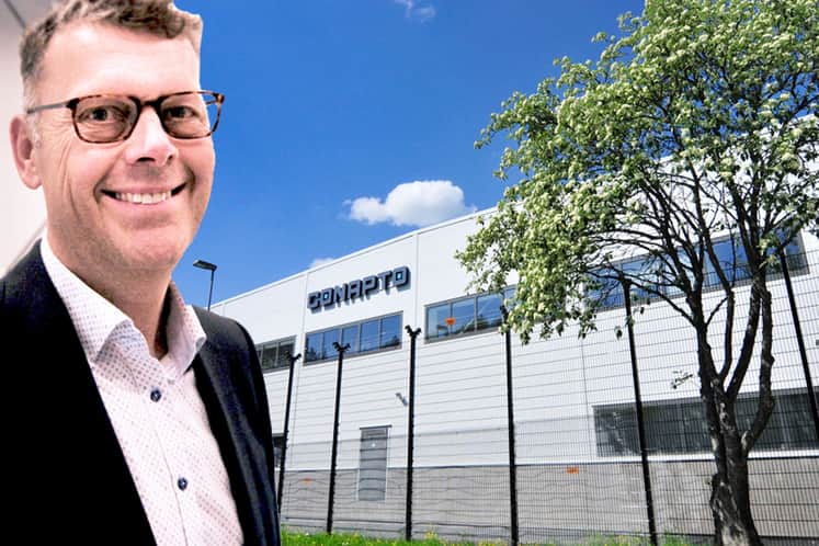 Håkan framför Conaptos serverhall.