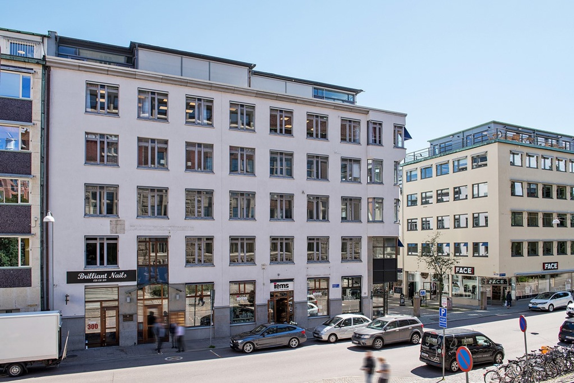 Ljus och stilfull kontorsyta på bästa adressen bild 1