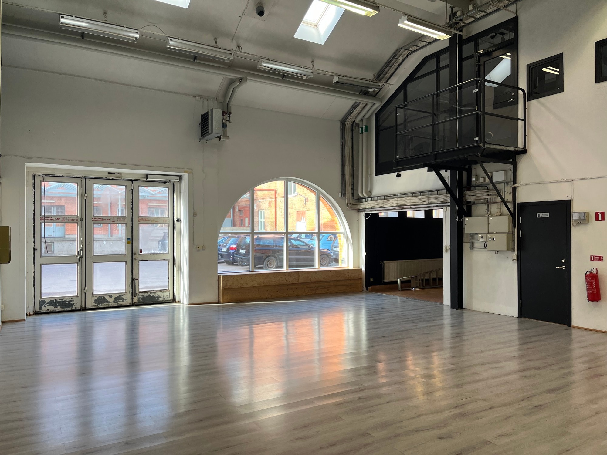 Flexibel showroom-, lager- och kontorslokal om cirka 184 kvm på Ejdergatan 3 bild 1