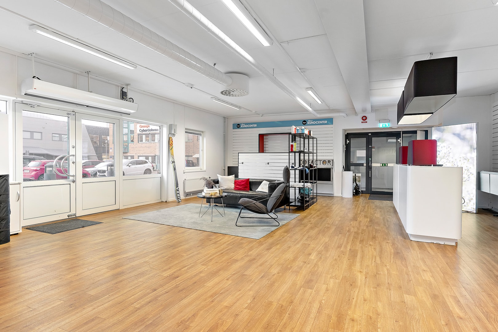 Showroom, lager, butik eller kontor i markplan bild 1