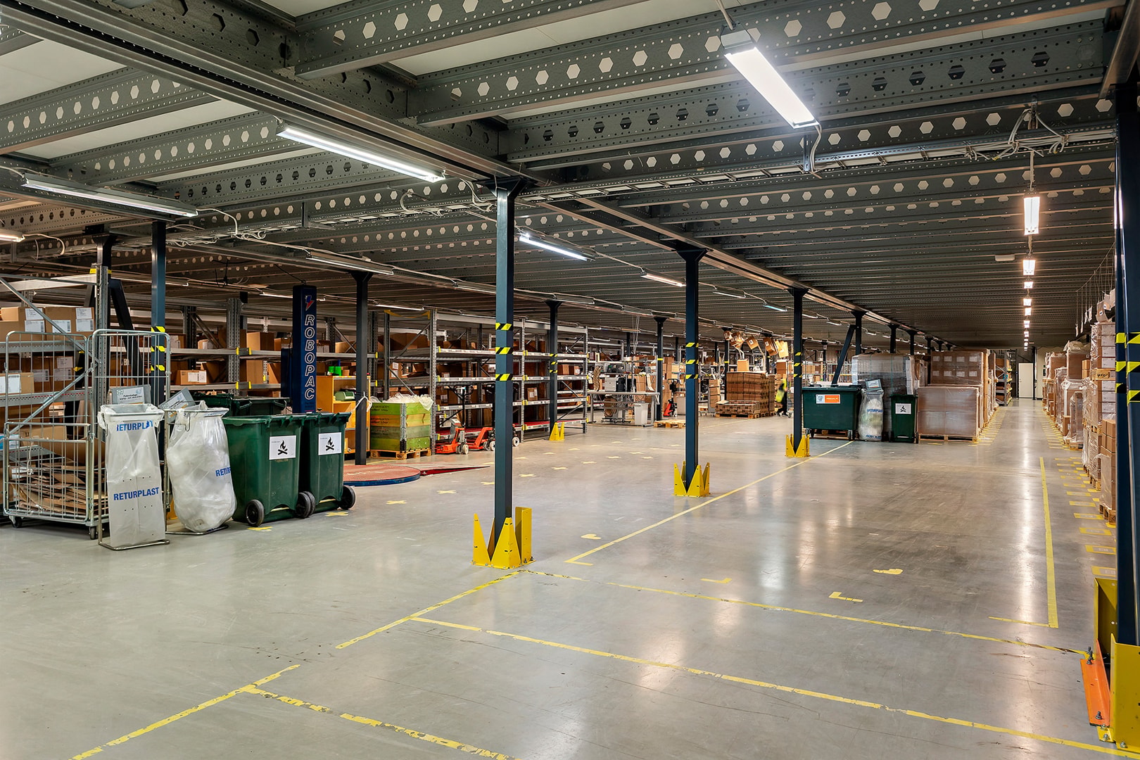 Lager- och logistikfastighet i populära Varla bild 1