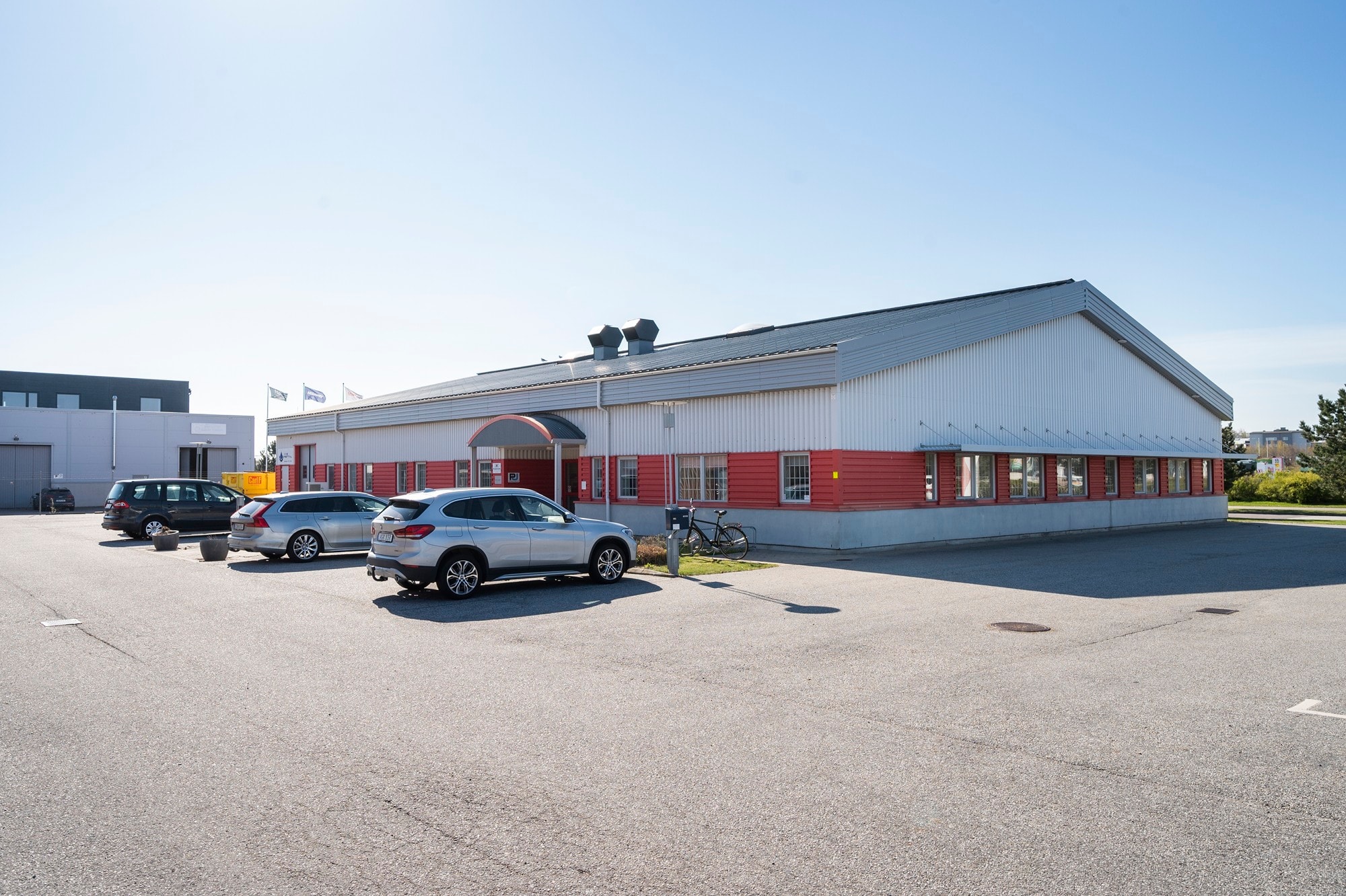 Modern kontorslokal med lager i egen byggnad på Toftanäs. bild 1
