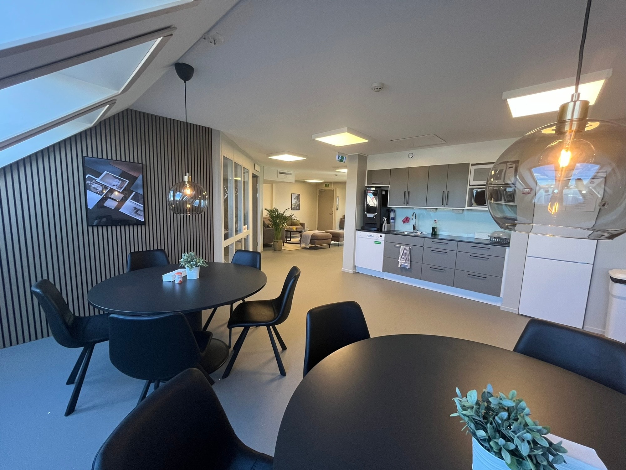Nyrenoverat kontor med centralt läge bild 1