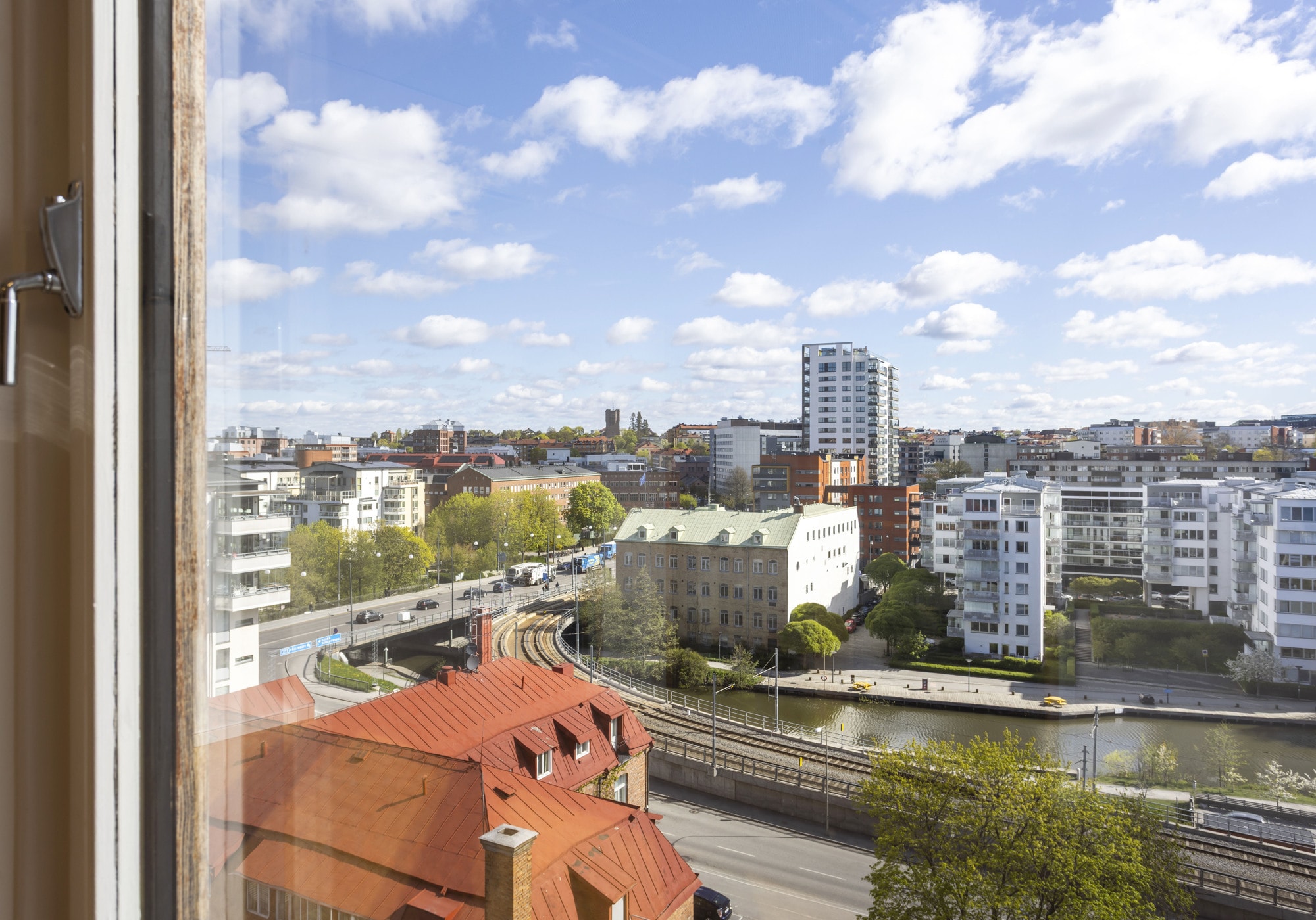 Kontorslokal högst upp i huset med egen terrass! bild 1