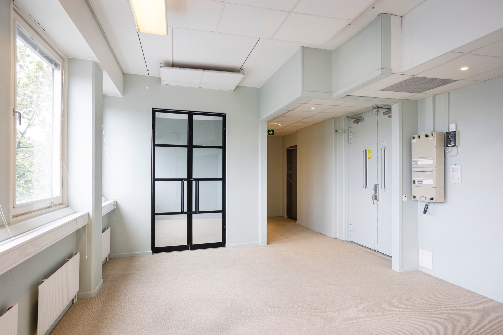 Yteffektiv lokal med lasthiss – perfekt för logistiknära verksamhet bild 1