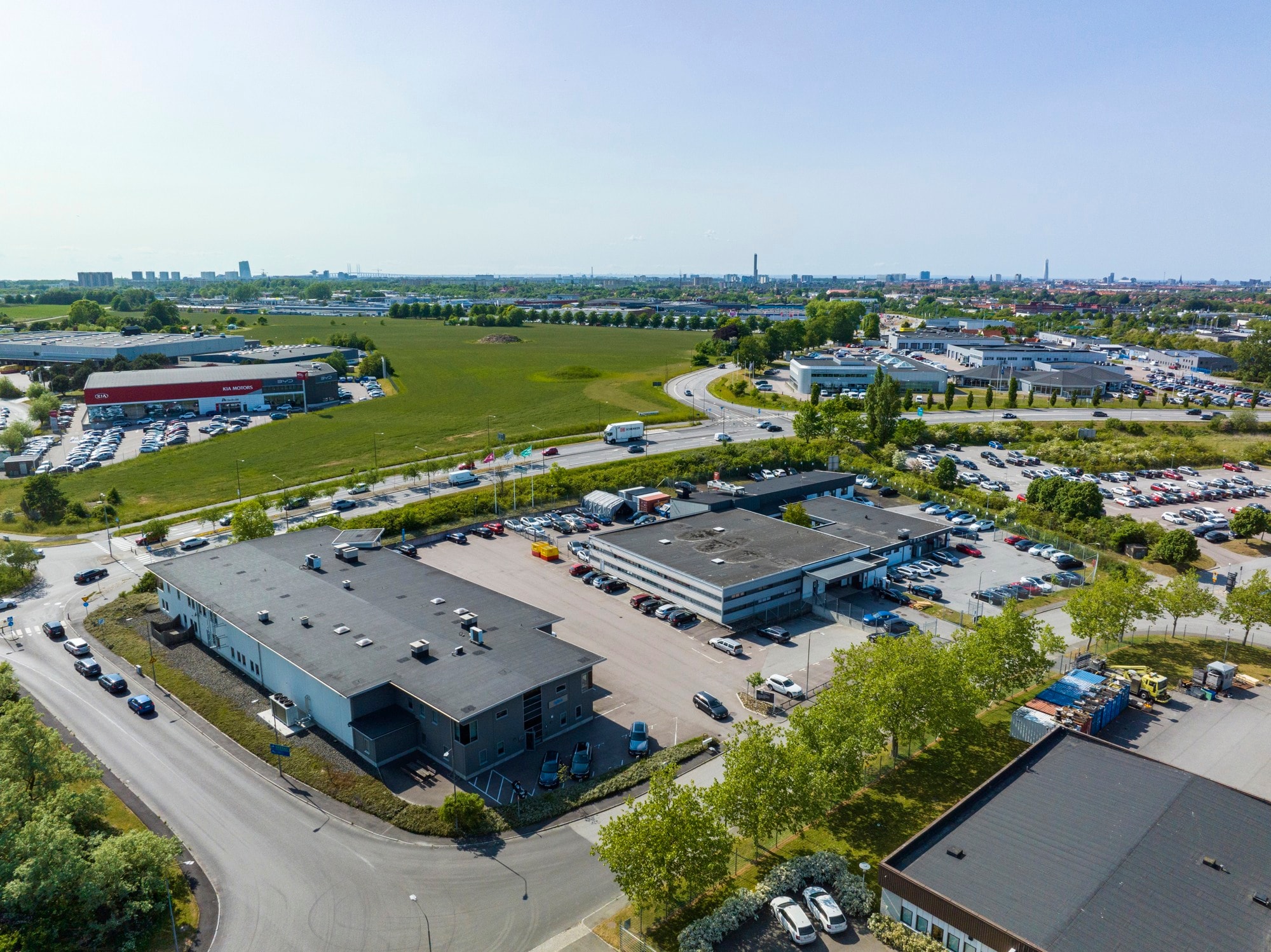 Rymligt lokal för lätt industri, lager och kontor i Fosie med effektiva ytor bild 1