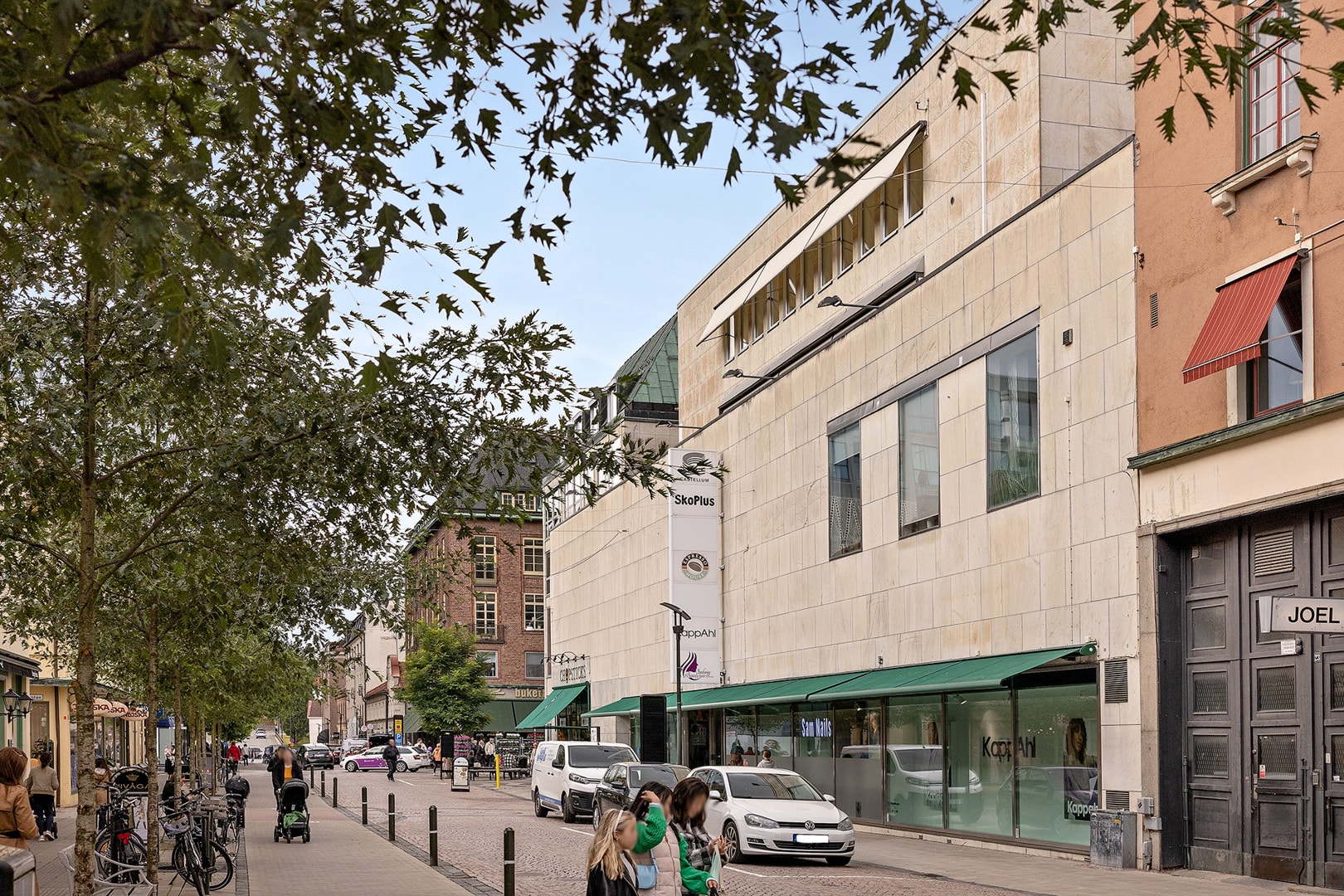 Butik med attraktivt läge mitt i centrum med bra skyltläge mot populärt promenadstråk! bild 1