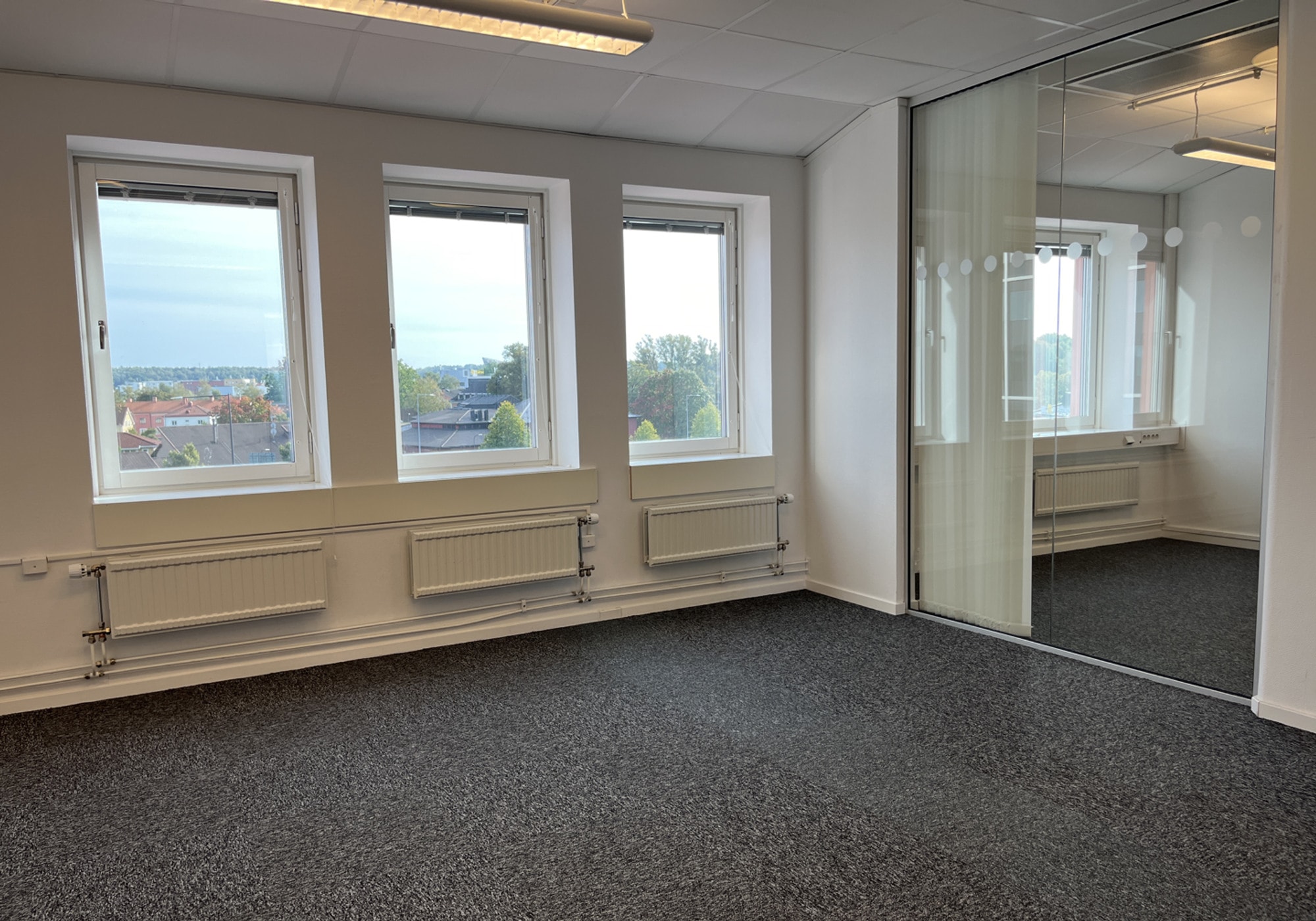 Trivsam kontorslokal högst upp i huset! bild 1