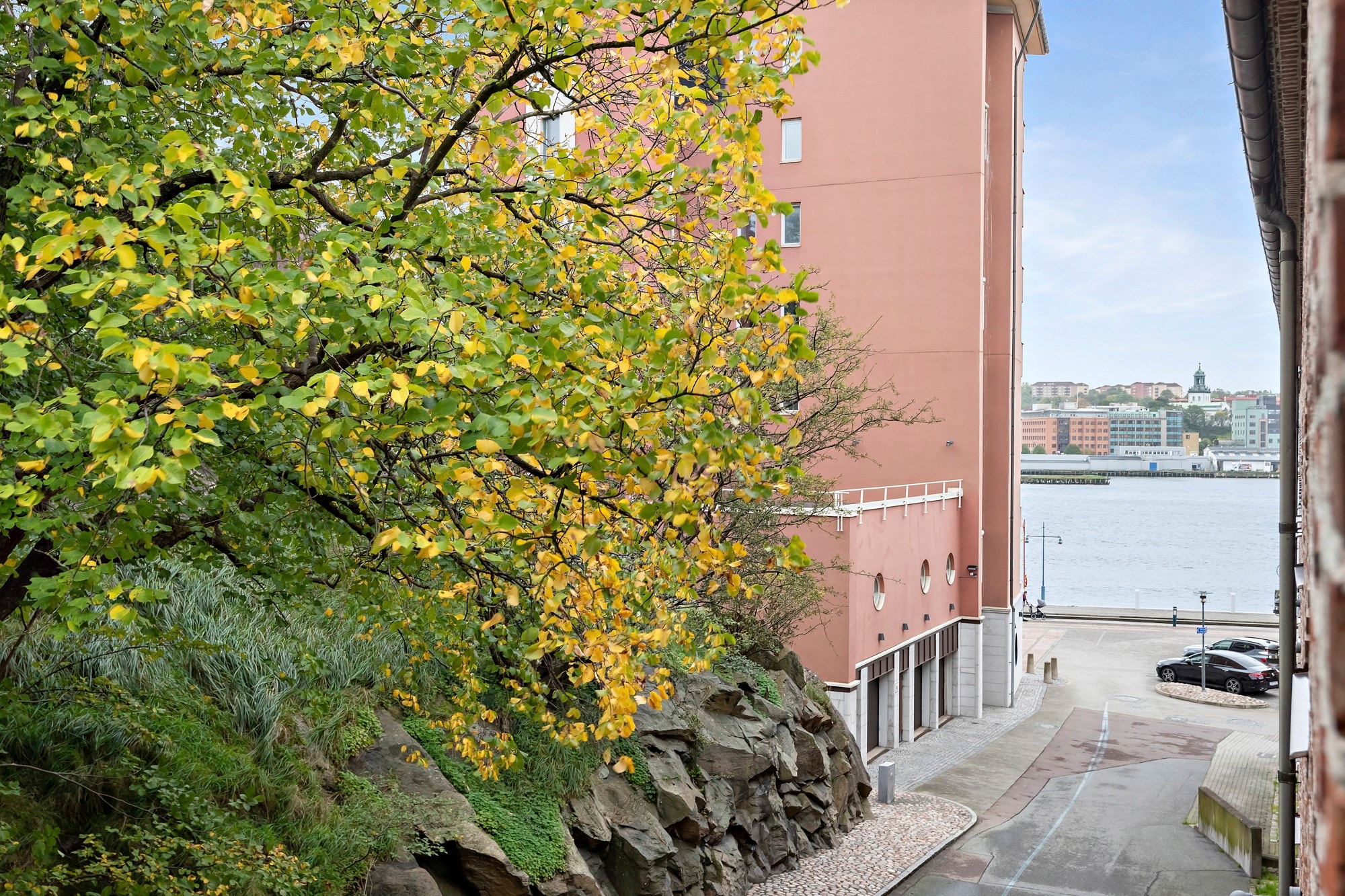 Kontor i attraktivt område med parkeringsmöjligheter bild 1