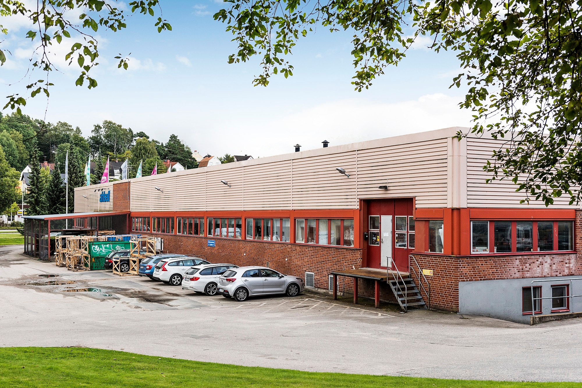 Flexibel lokal för butik, lager och kontor med skyltläge! bild 1