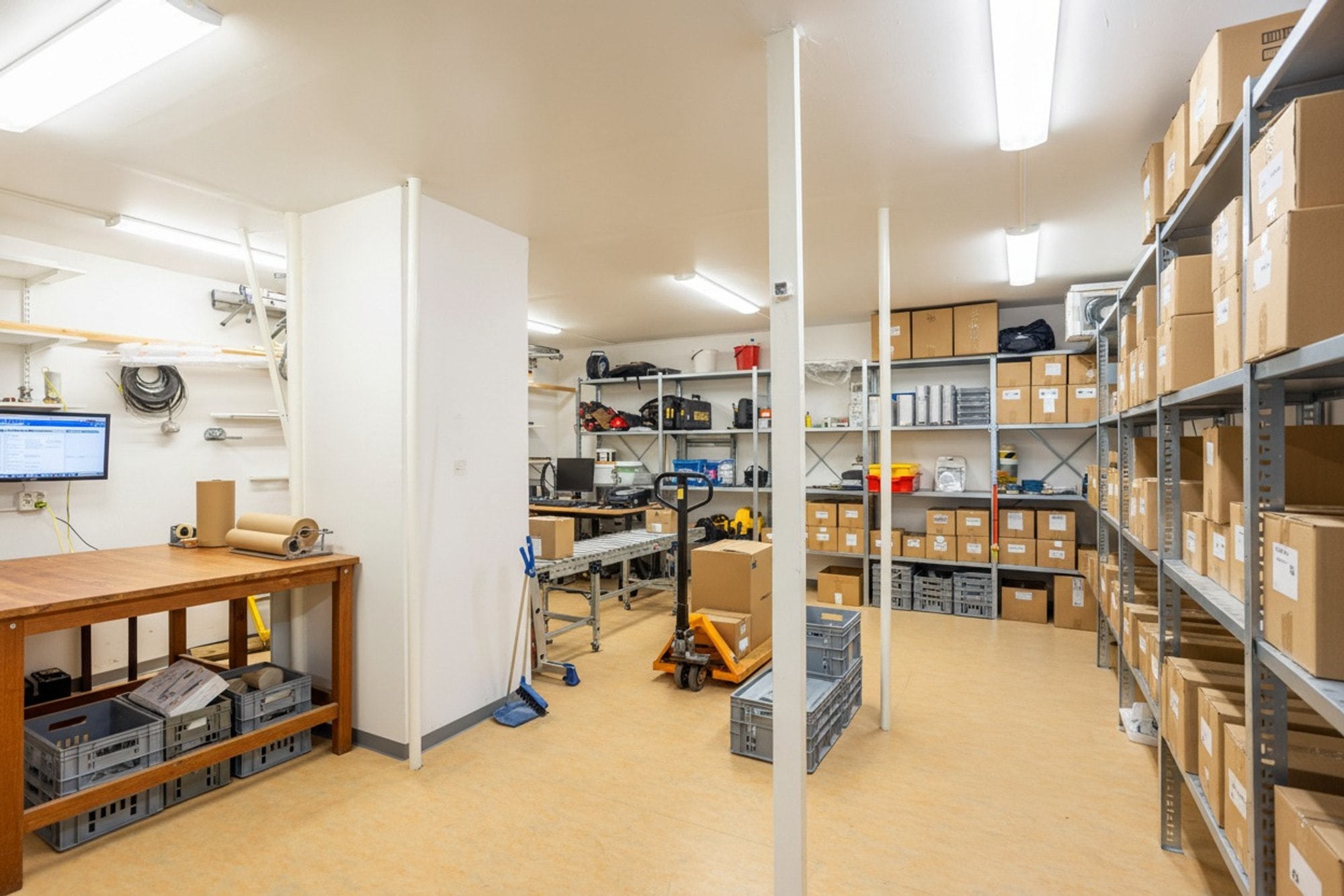 Effektiv lokal med egen entré och lager – perfekt för mindre företag bild 1