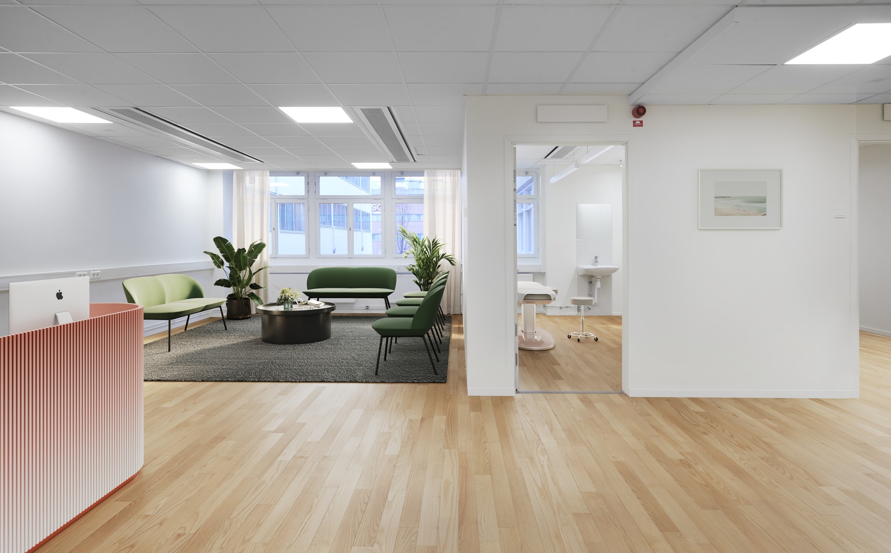 Letar du efter en flexibel lokal för vård eller kontor på Västra Kungsholmen med bra skyltläge mot gatan ? bild 1