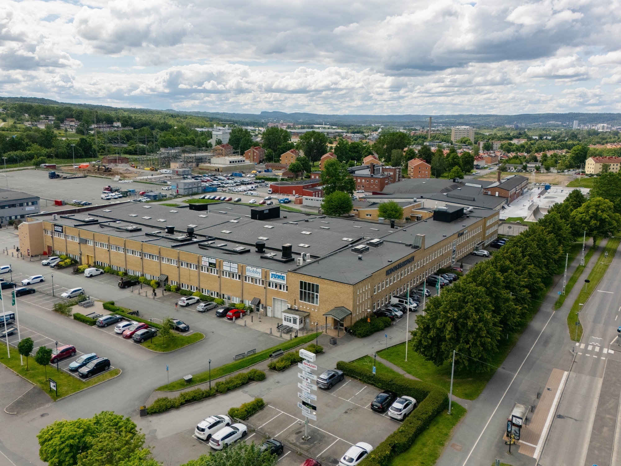 Garage med kontor bild 1