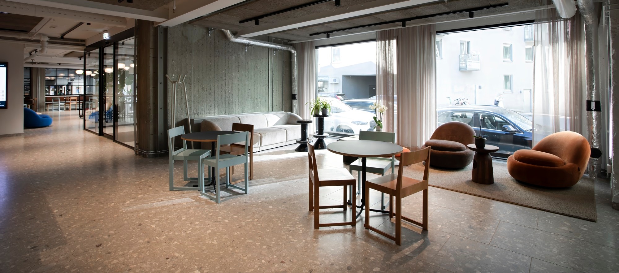 Etagelokal med egen terrass i fullservicehus bild 1