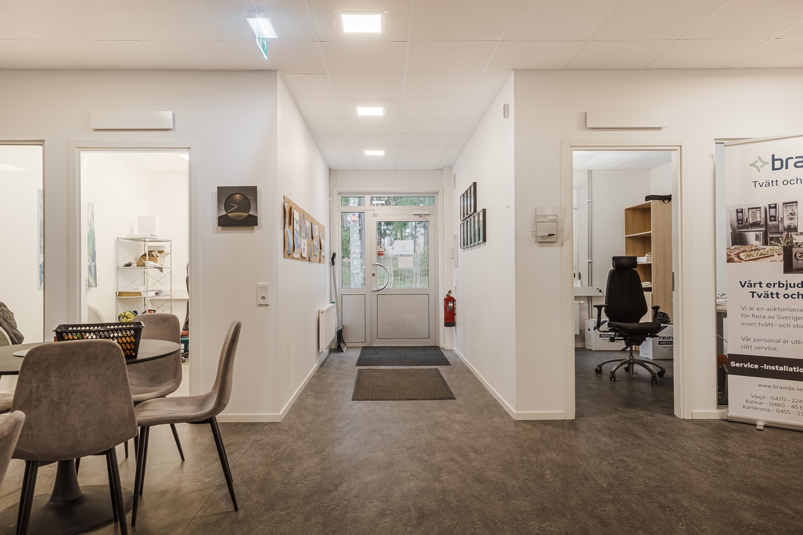 Sällsynt tillfälle att hyra en välplanerad lokal med hög kontorsstandard och praktiska lagerytor bild 1