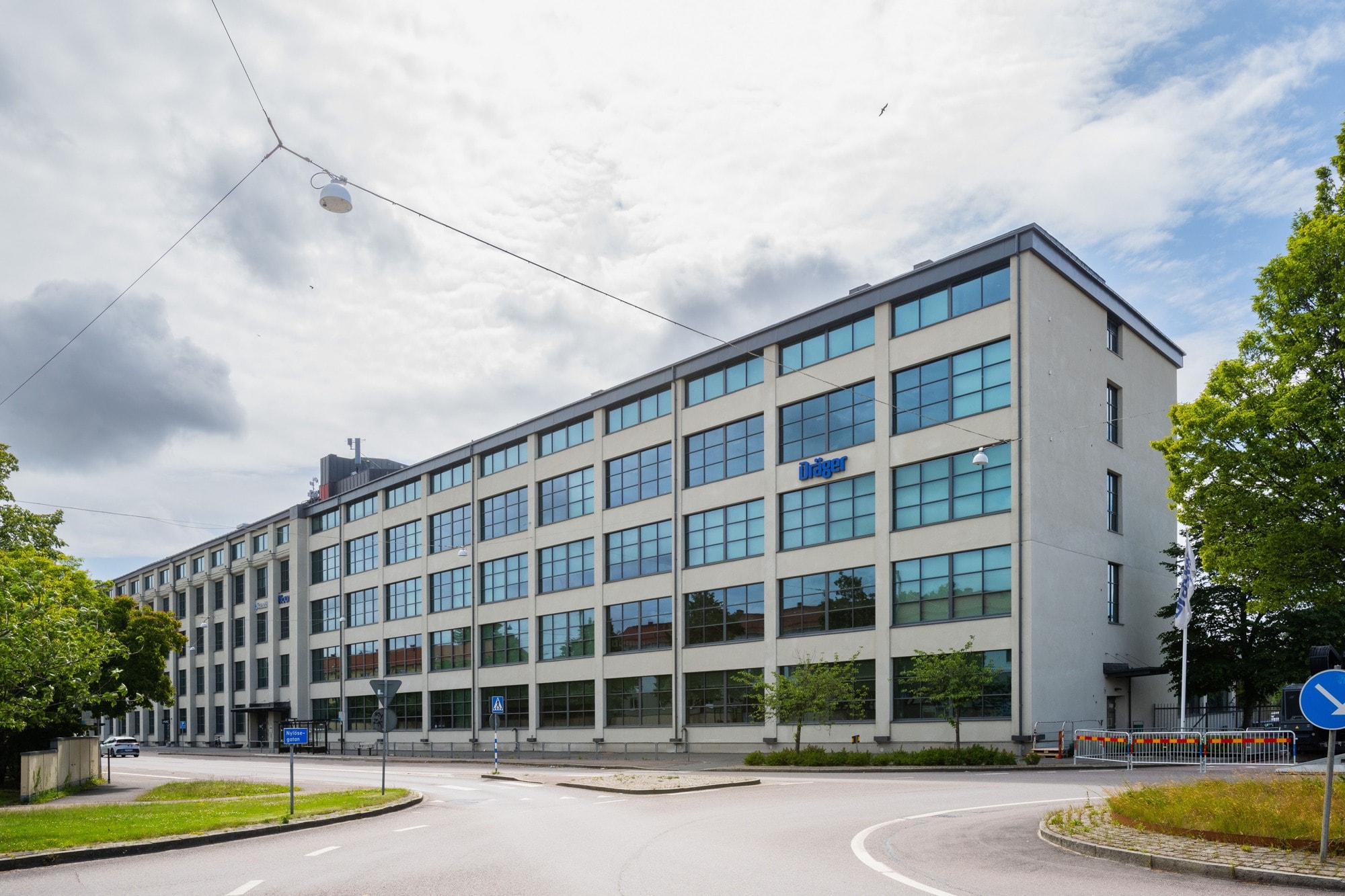 Kontor och showroom med möjlig lagerdel/verkstadsdel bild 1