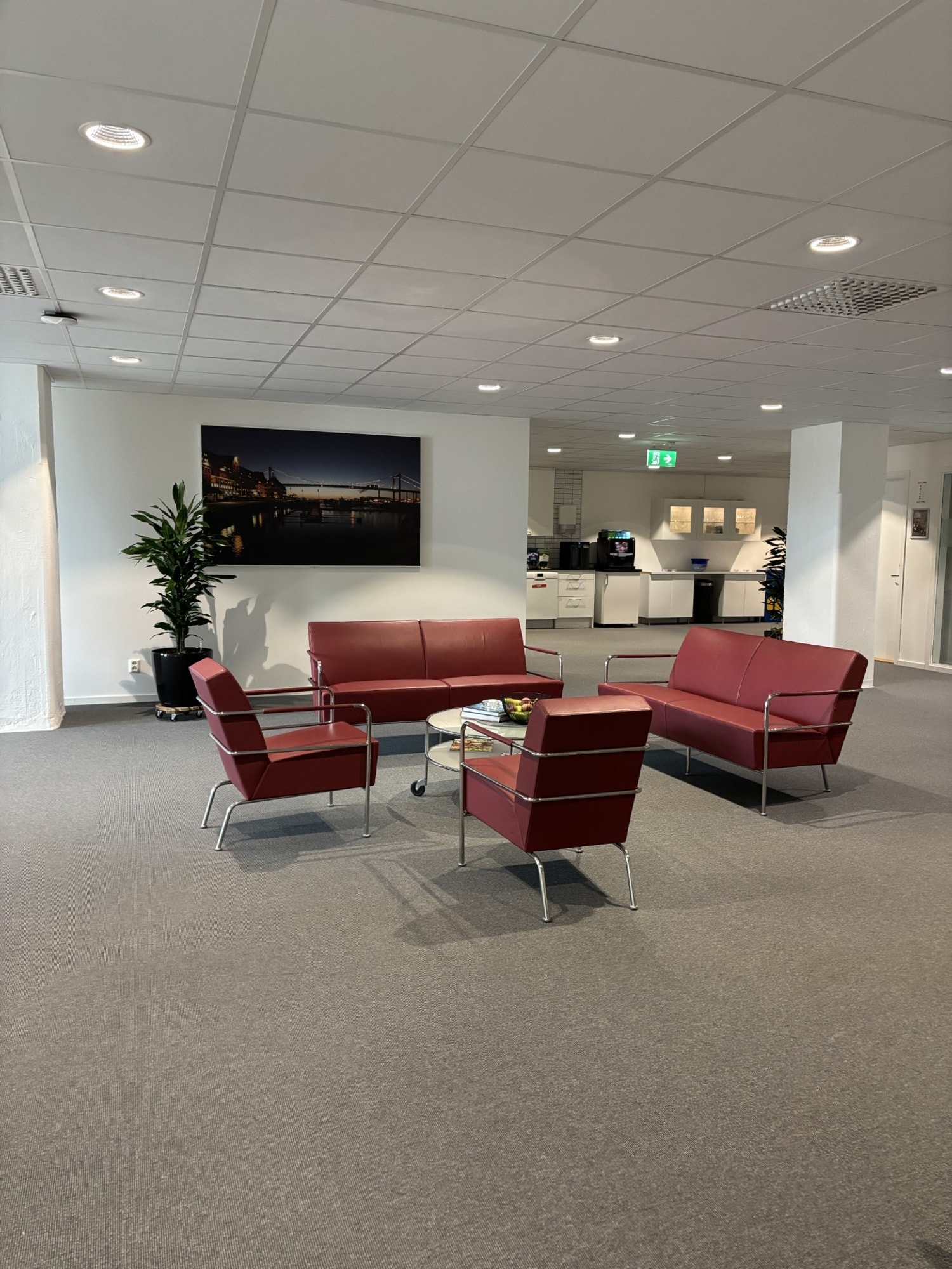 Kombinationslokal i attraktivt läge men härlig utsikt och stor terrass bild 1