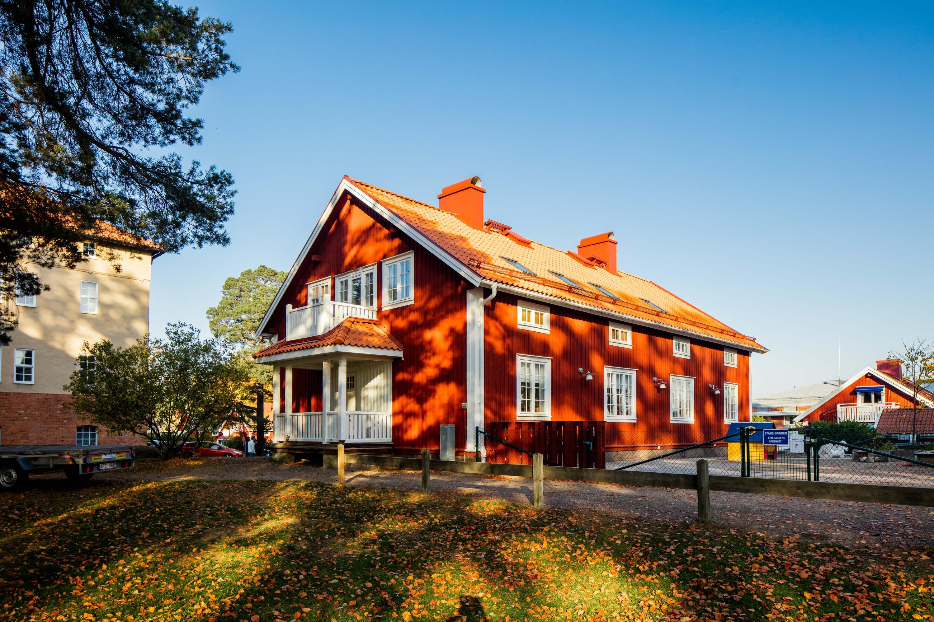 Lokal i trävilla med härlig karaktär bild 1