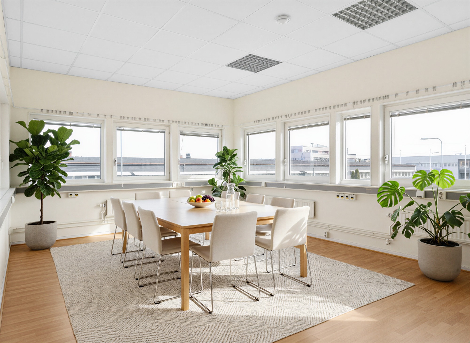 Ljust kontor med möjligheter mitt i Sisjön bild 1