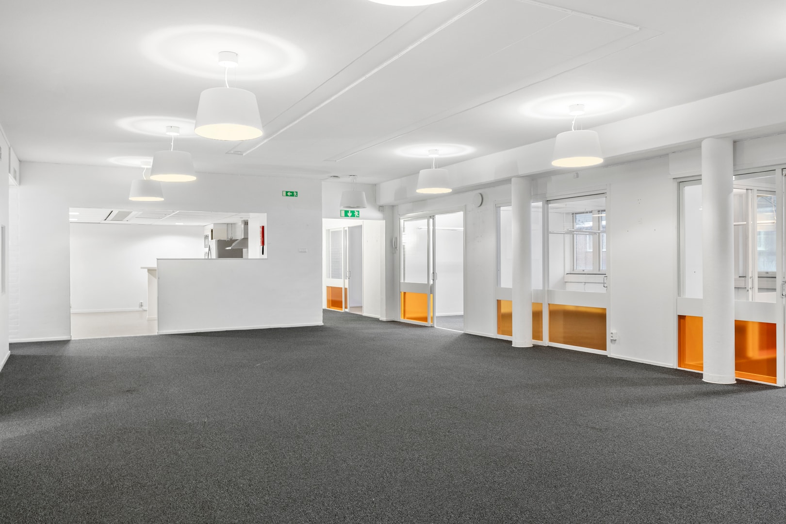 Rumsindelat kontor med möjlighet till öppna ytor bild 1