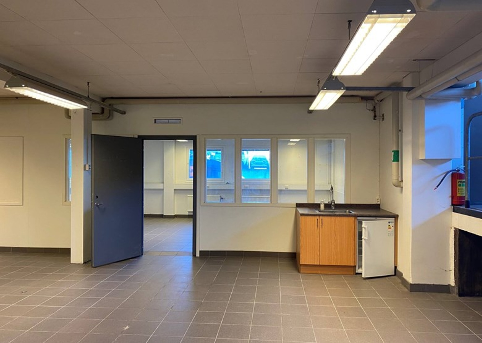 Liten kombinationslokal lager och kontor bild 1