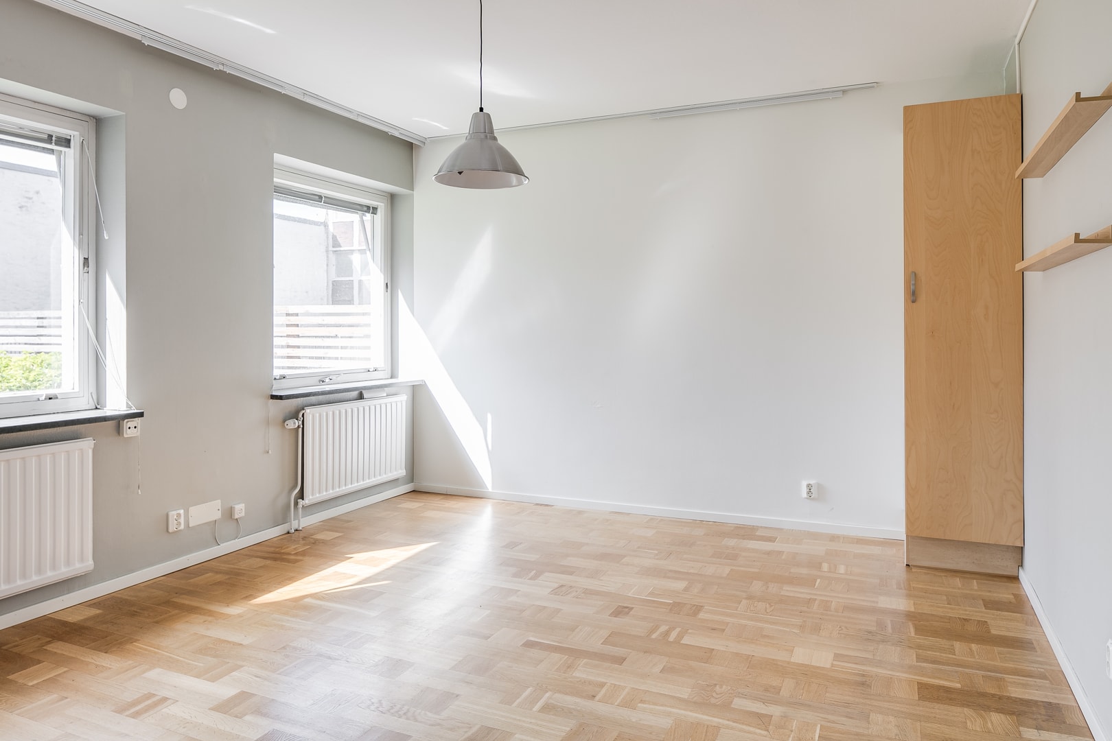 Enskilda kontorsrum med nyproducerad terrass bild 1