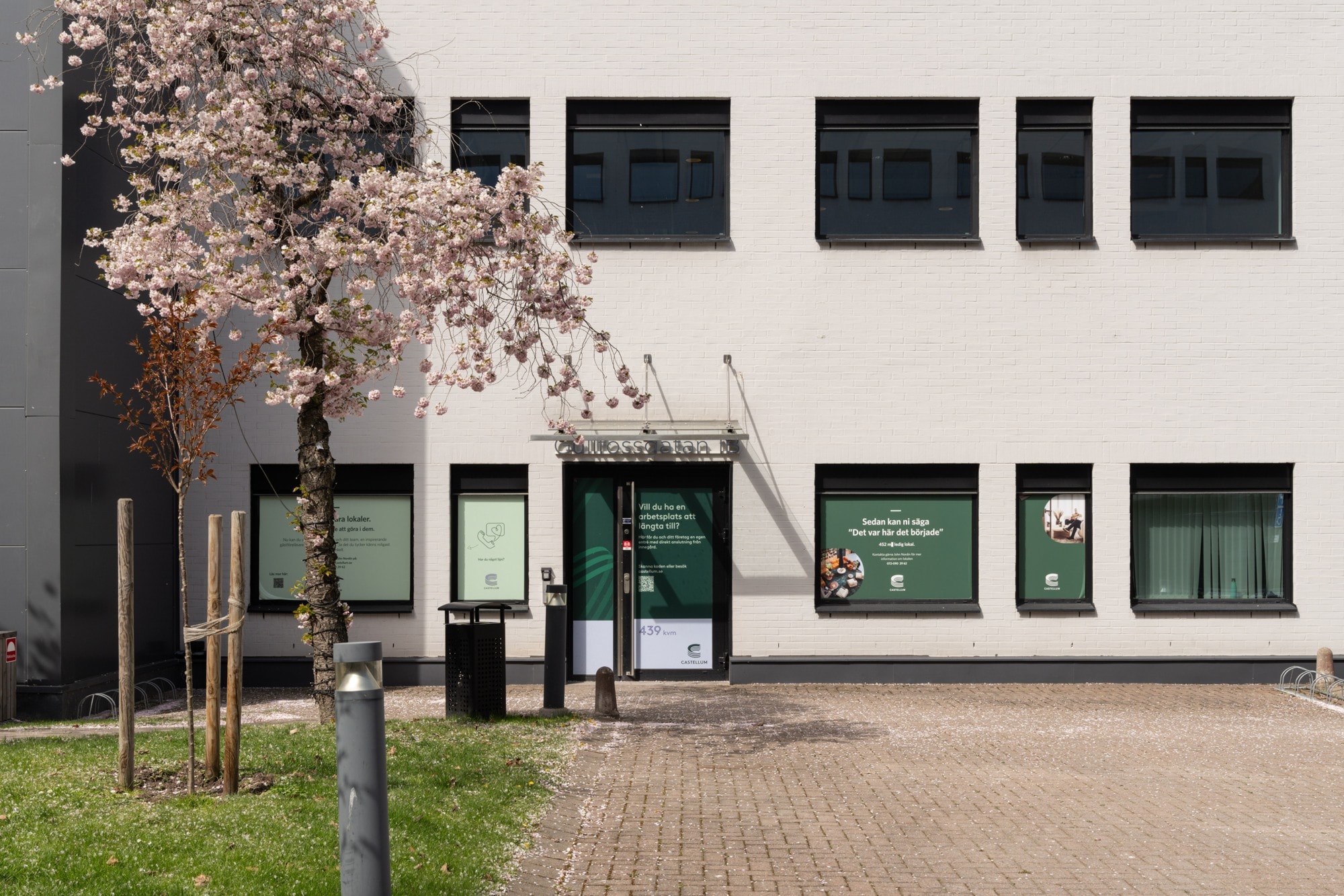 Egen entré med direkt anslutning från innergård bild 1
