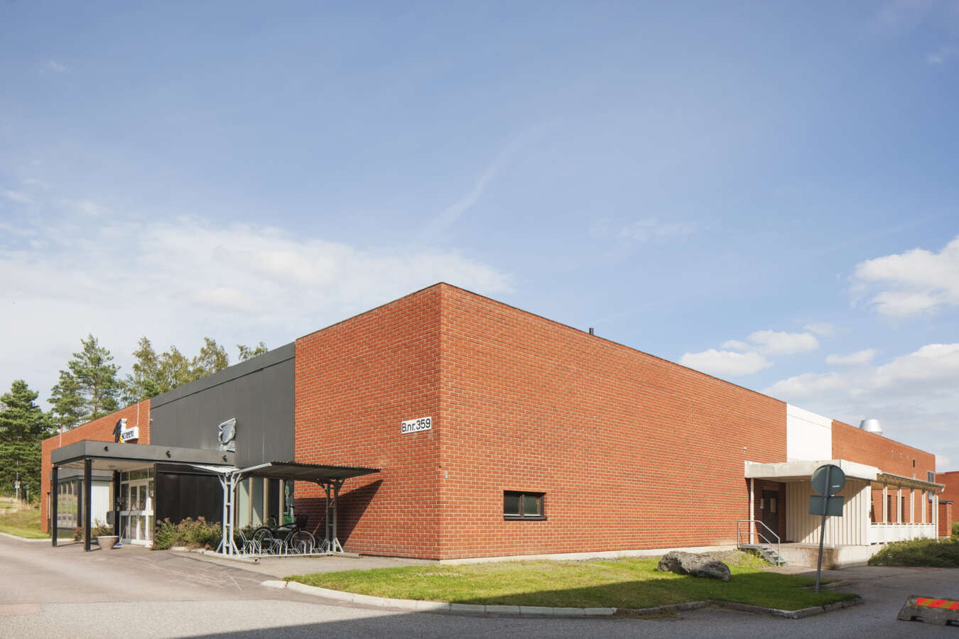 Egen byggnad för kontor och lättare industri mitt på Finnslätten bild 1
