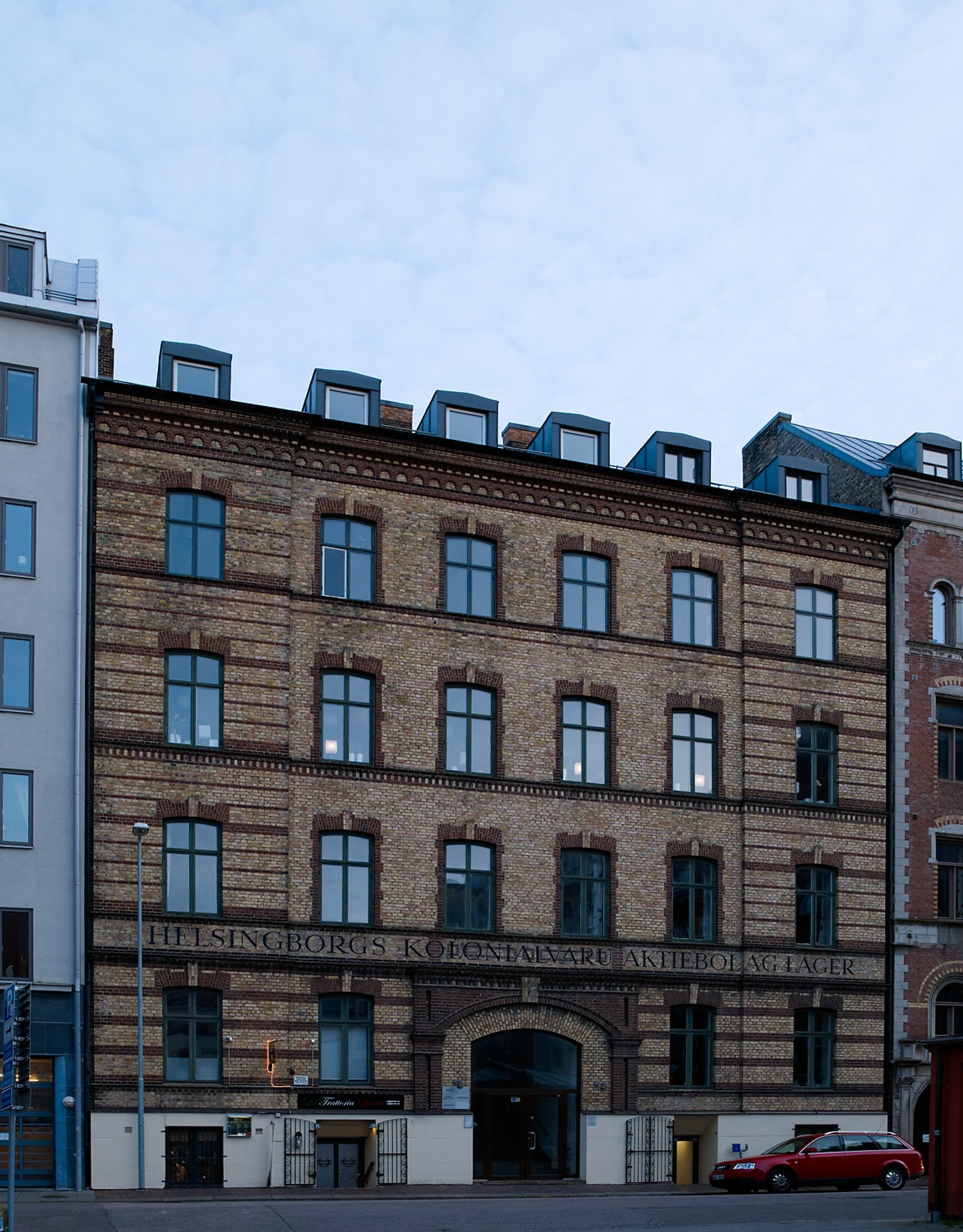 Ledig restauranglokal med karaktär bild 1