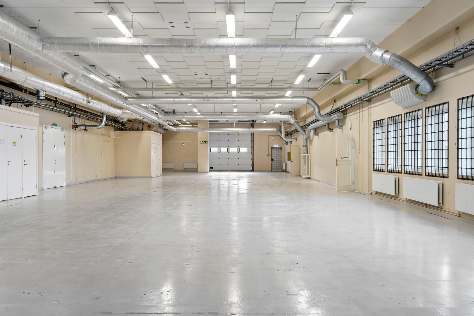 Unikt lager och kontor med utsikt över Göta Älv på Marieholmsgatan 10 C bild 1