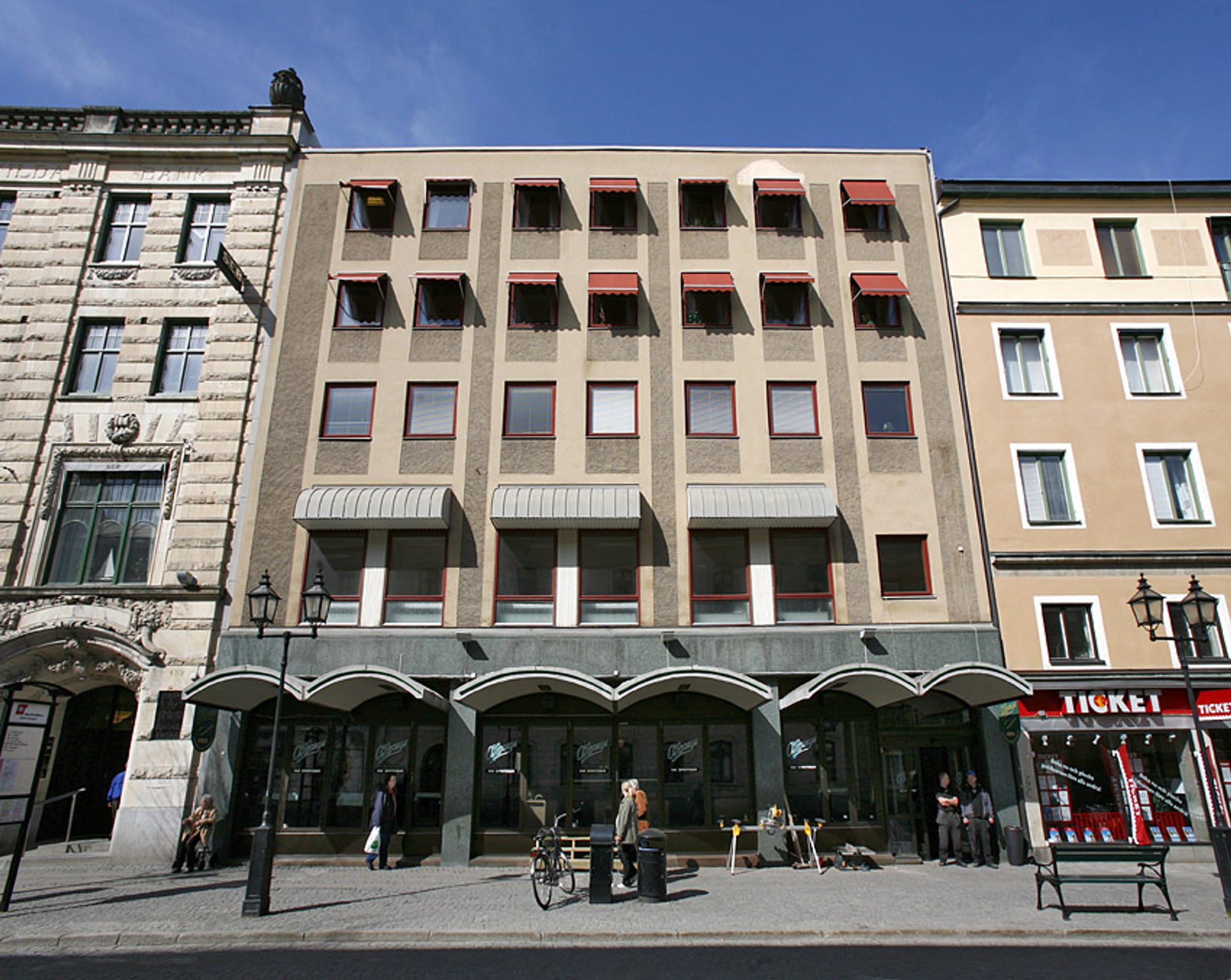 Drottninggatan 12 , Ågatan 9