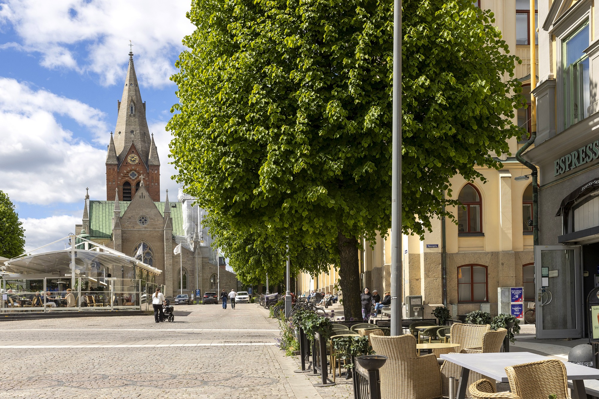 Drottninggatan 12 , Ågatan 9 12