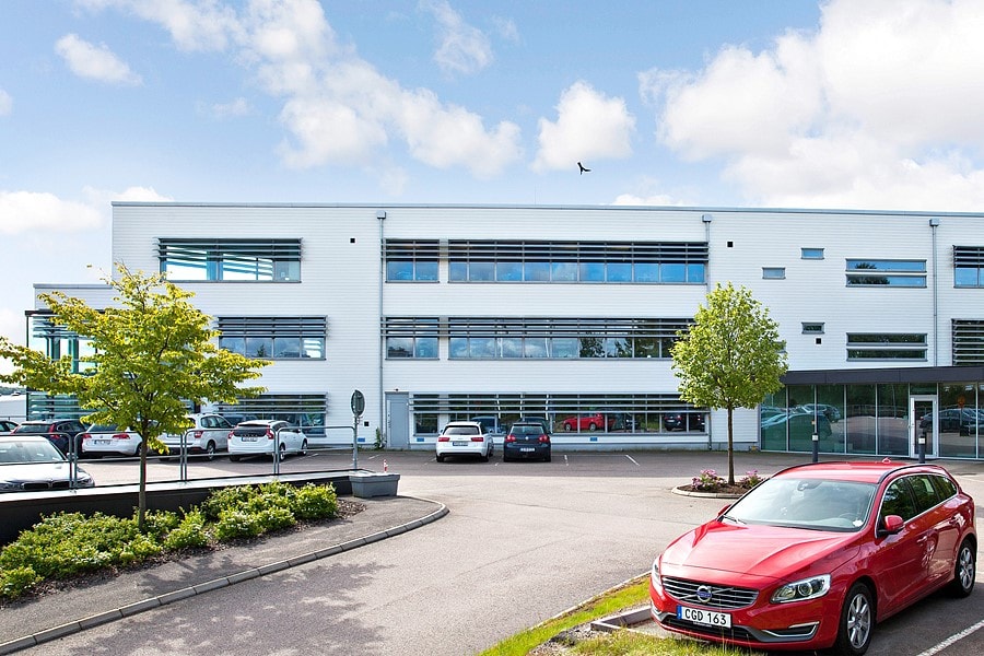 Modern kontor- och industrifastighet i Solsten med skyltläge bild 1