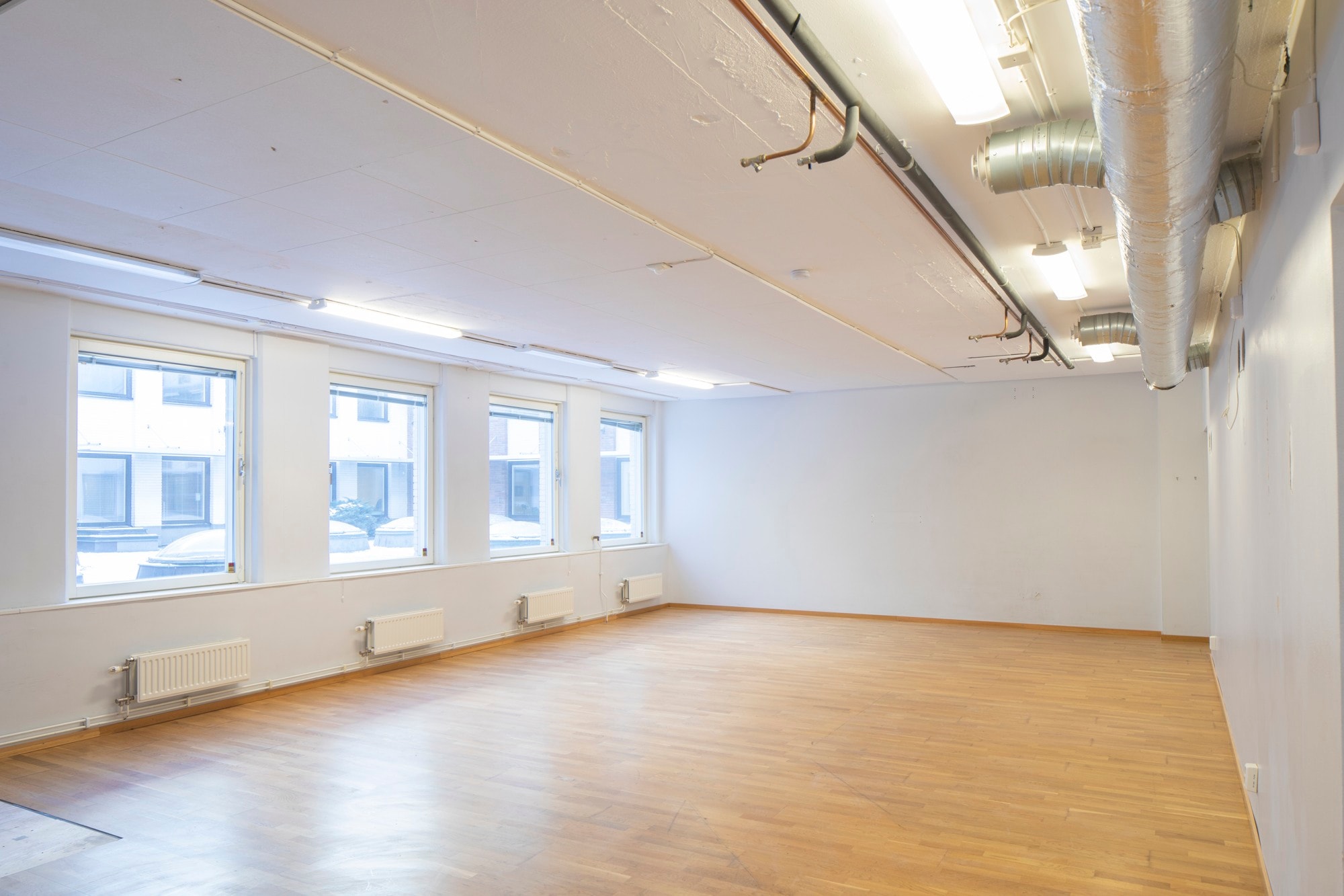 Lokal för kontor, showroom eller kreativ verksamhet med egen ingång! bild 1