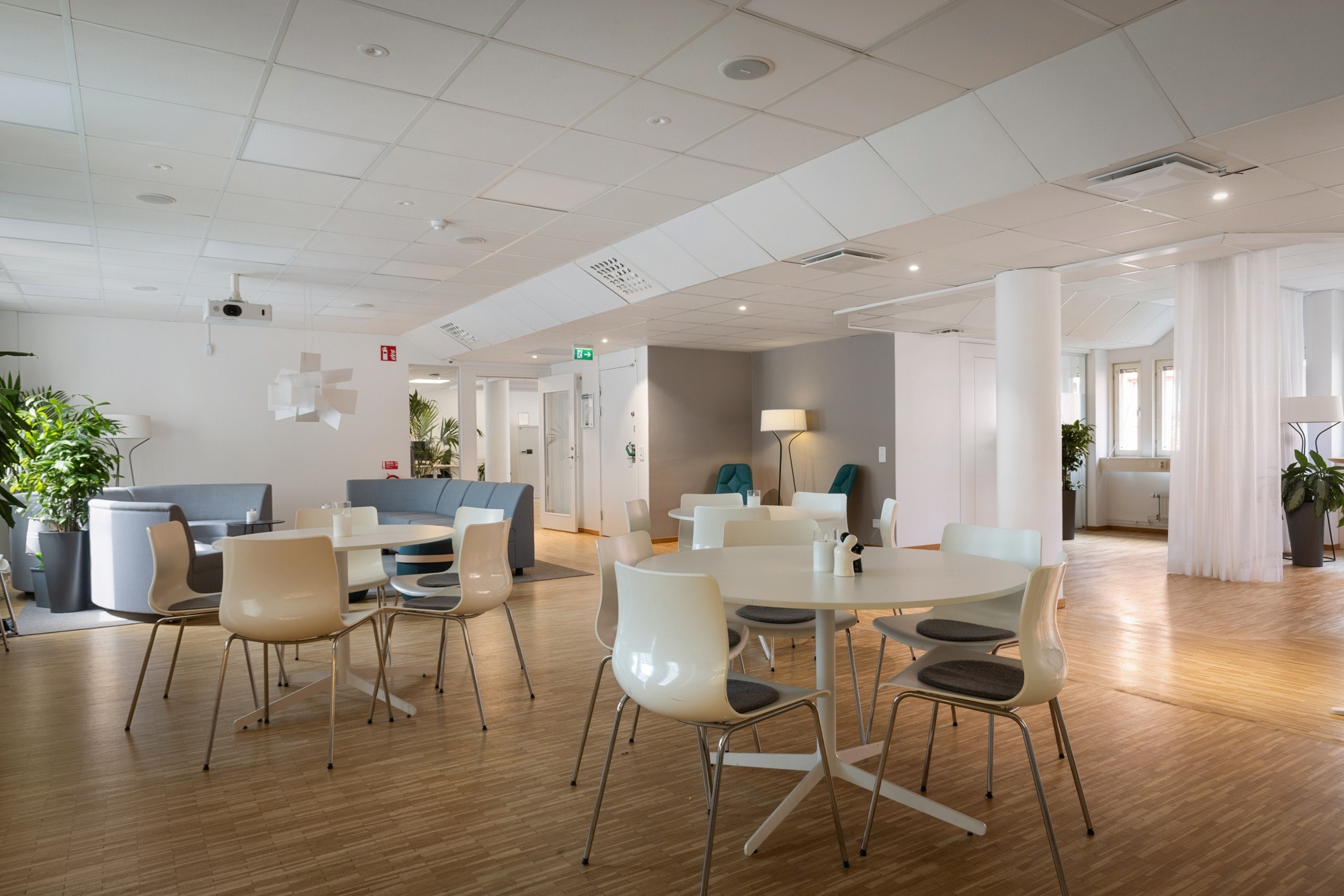 Modern och flexibel kontorslokal om ca 819 kvm – attraktivt läge intill Mörby Centrum bild 1