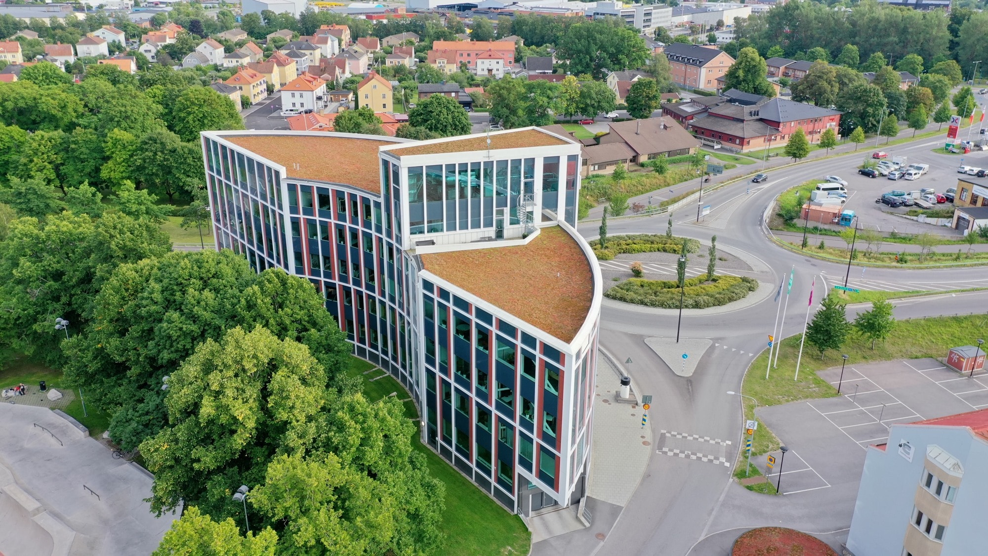 Ljus och trivsam kontorslokal i populära Drottningparken! bild 1