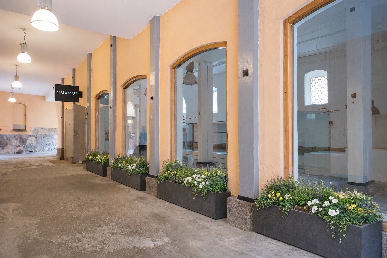 Unik lokal för kontor, butik eller showroom i arkitektonisk miljö bild 1