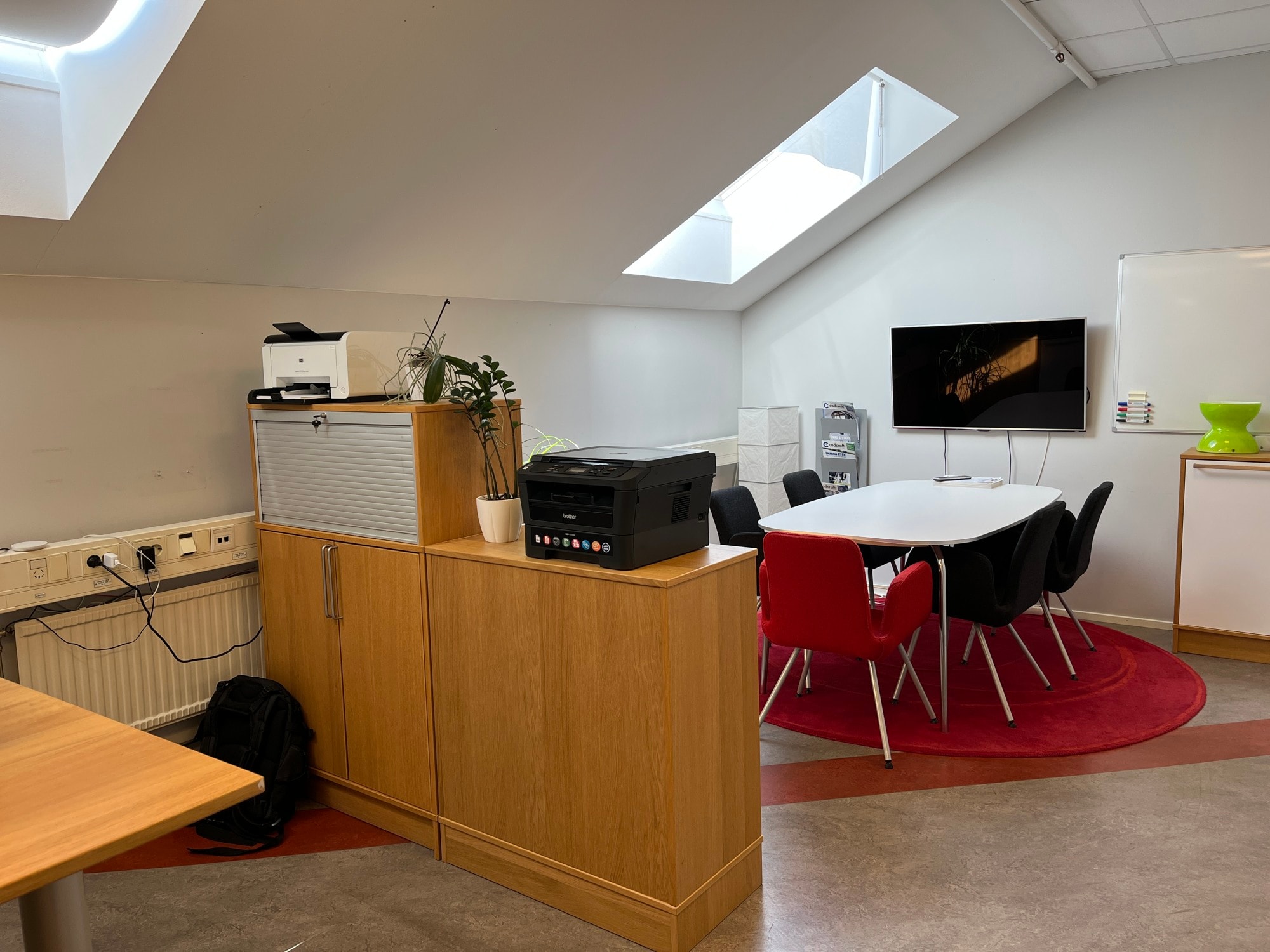 Rymligt kontor med fri parkering och närhet till service bild 1