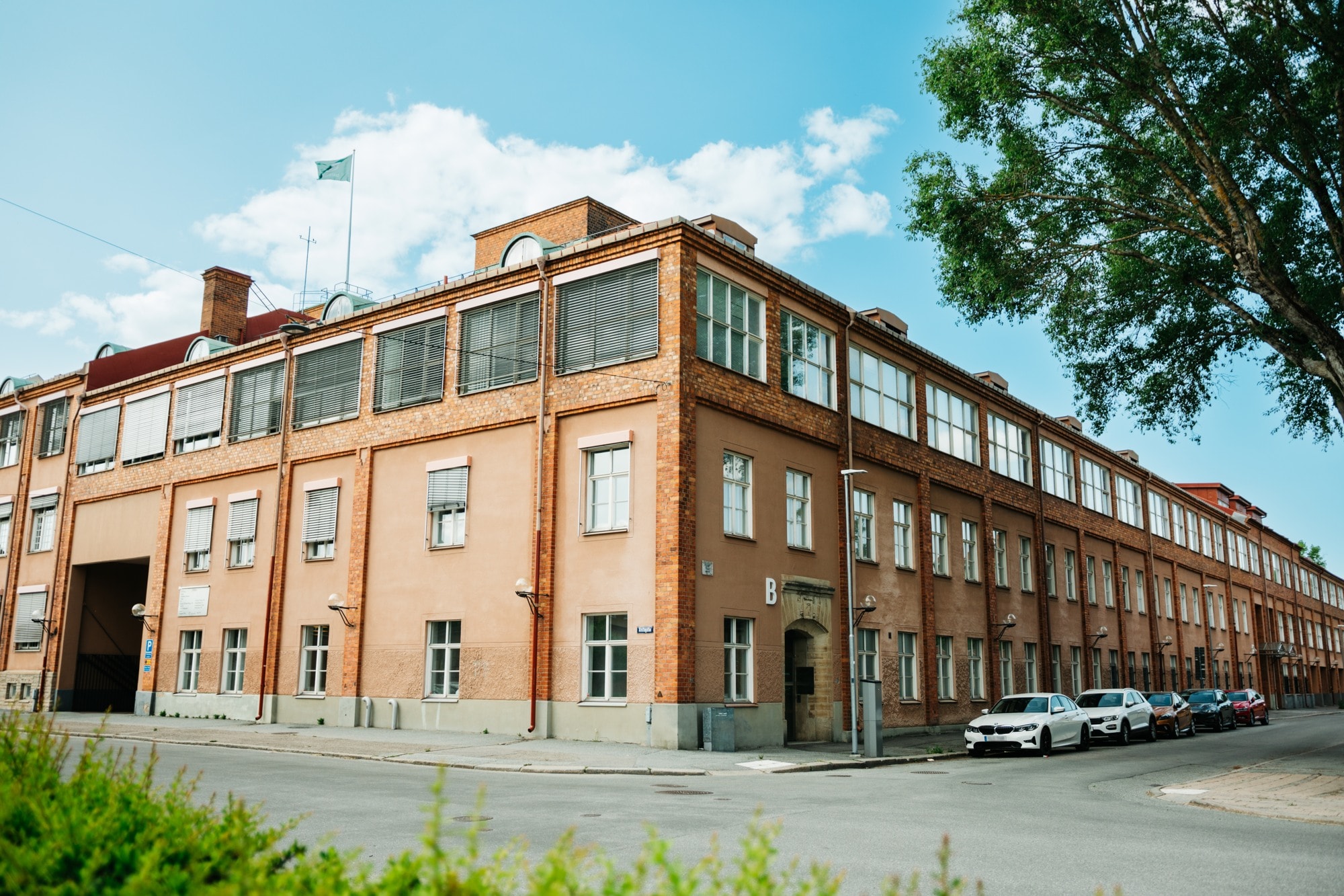 Trivsam kontorslokal med ett fint läge intill Svartån bild 1