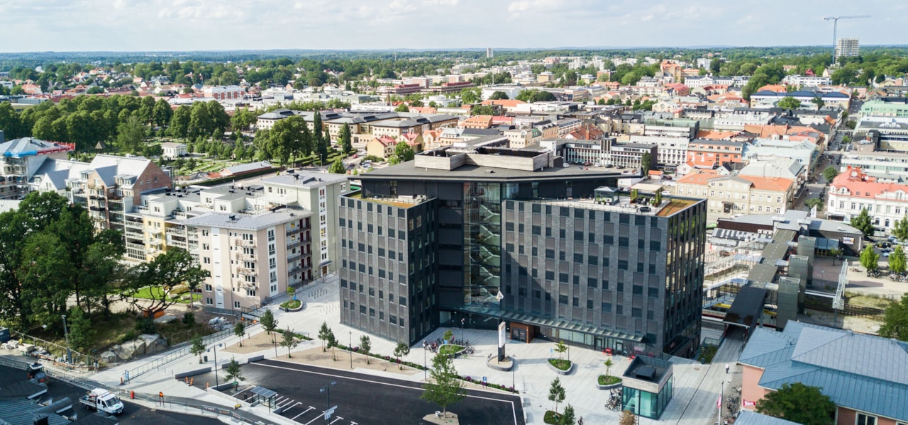 Vy över fastigheten och området.