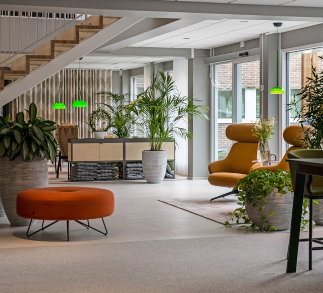 Loungeyta med sittmöbler.