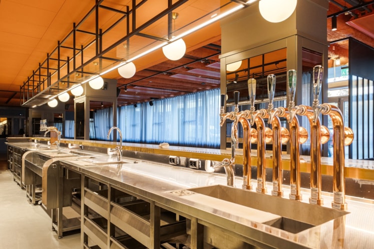 Bild från insidan av baren på Bistro Melker