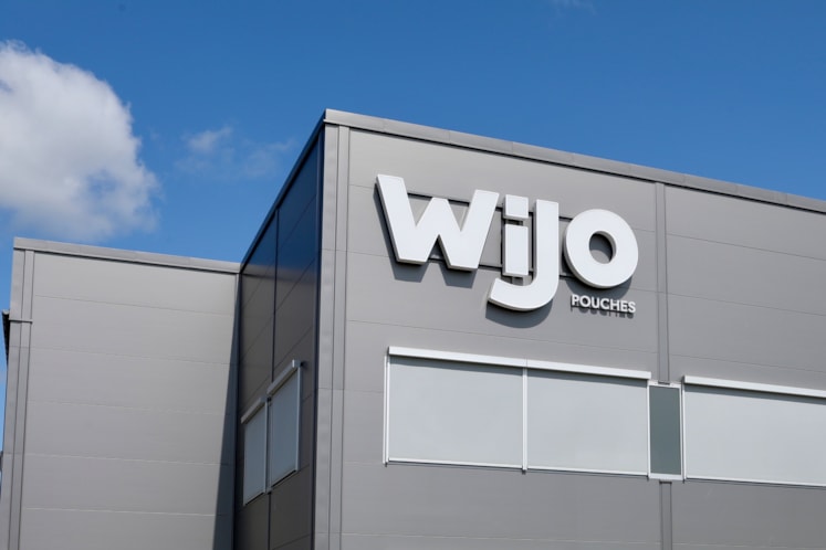 En fasad med skylt där det står WIJO pouches