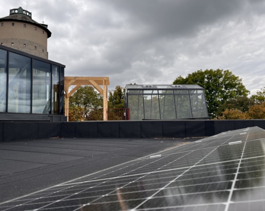 Solceller på tak.